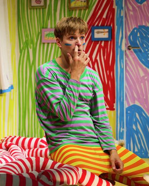 Hundrevis av barn i vill kamp