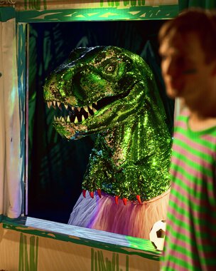 Hundrevis av barn i vill kamp