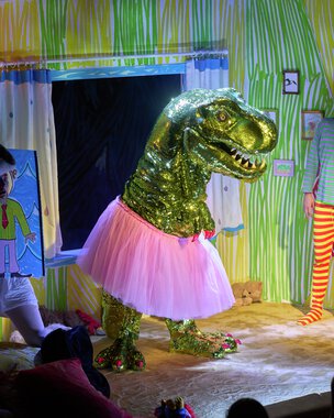 Hundrevis av barn i vill kamp