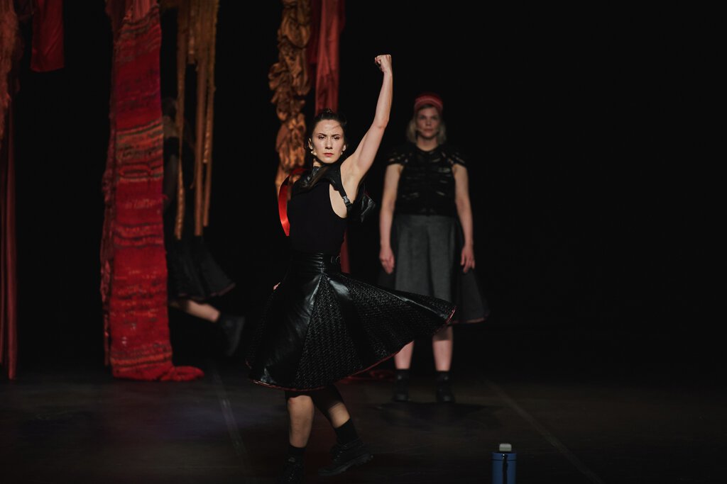 Vástádus eana – The answer is land 