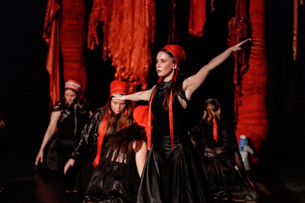 Vástádus eana – The answer is land 