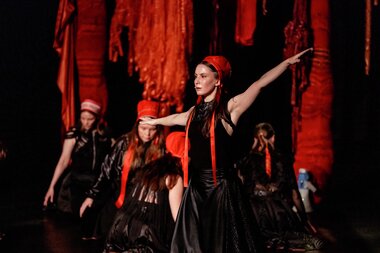 Vástádus eana – The answer is land 