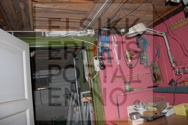 Skjøteledning på veggen