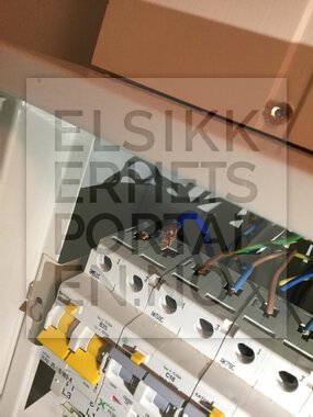 Installasjon bygget av ufaglært