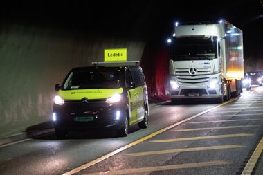 Kolonnekjøring og ledebil