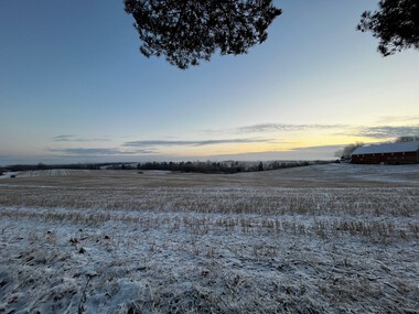 Åker ved Ullensaker kirke vinter