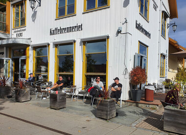 Folk på kafé 