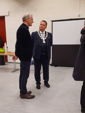 Statsminister på mottakssenteret på OSL evakuering Gaza