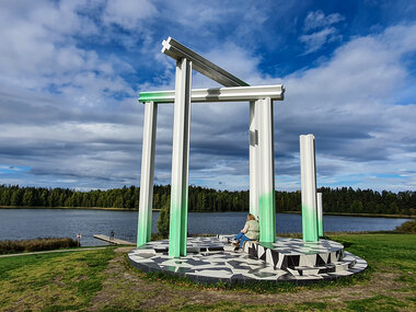 Broken Thrones, av Camilla Løv, Jessheim