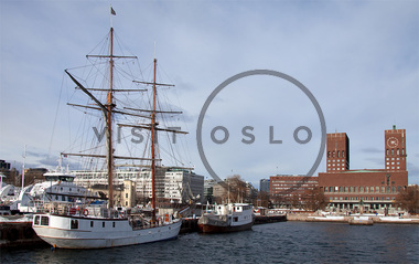 Rådhuset sett fra vannet