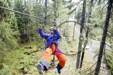 Moro med zipline