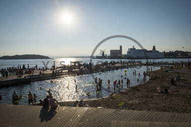 Sørenga Sjøbad en varm sommerdag