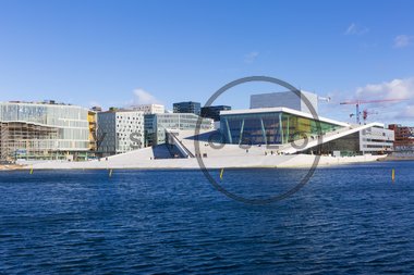 Operaen  sett fra havnepromenaden