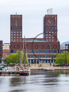 Oslo rådhus sett fra fjorden