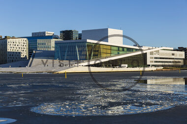 Operaen med isdekt fjord