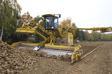 201210_Sugar_beet_harvest