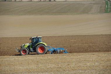 201203_Field_preparation_in_Northern_Germany