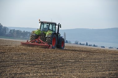 201203_Field_preparation_in_Northern_Germany