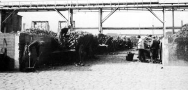 Manuel aflæsning ved Nykøbing Sukkerfabrik.