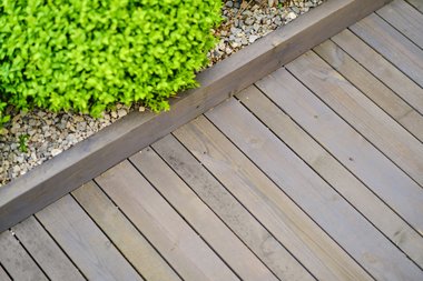 Concise lektegulv av lekt 34x45 og 34x70, grå