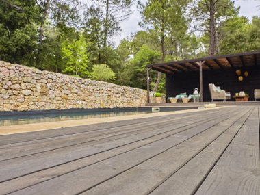 Concise lektegulv av lekt 34x45 og 34x70, grå