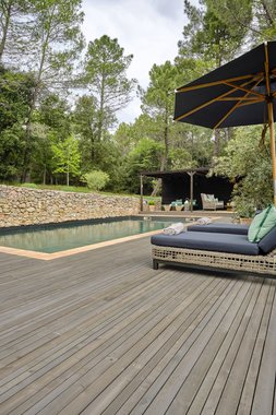 Concise lektegulv av lekt 34x45 og 34x70, grå