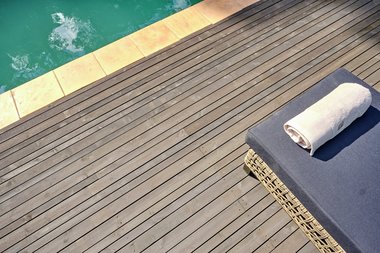 Concise lektegulv av lekt 34x45 og 34x70, grå