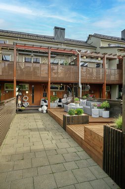 Trondheim - Flatåsen, Gunn Berit Fineidet, uteområde med MøreRoyal