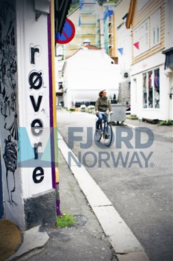 Folk og Røvere, Bergen