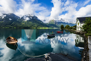 Ved vannet Nordfjord