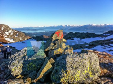 Vandring i Stordfjellet med utsikt over Kvinnheradsjella