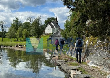 Kystpilegrimsleia. Veøya har fleire fine vandreruter.