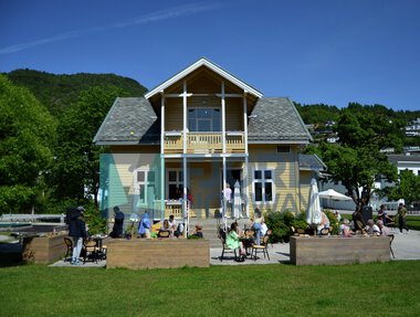 Det Gule Huset, Sogndal, Sognefjord