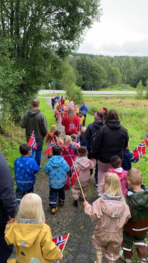 Fagerlund barnehage har fått ny sklie i barnehagen som ble åpnet med pomp og prakt.