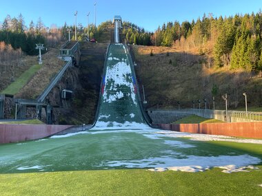 Skiføret i hoppbakken rant bort