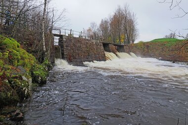 Alle luker og overløp åpne