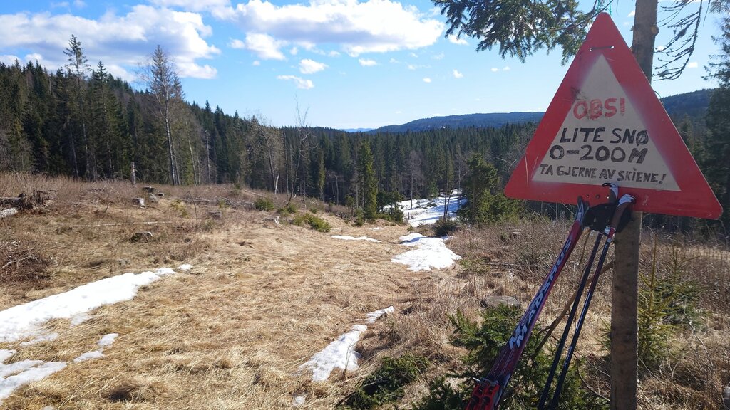 Lite snø. Ta av skiene!