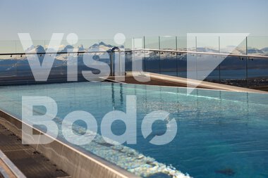 Basseng på taket av Wood Hotel