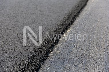 Velde legger sirkulær asfalt på E39 i Lyngdal.