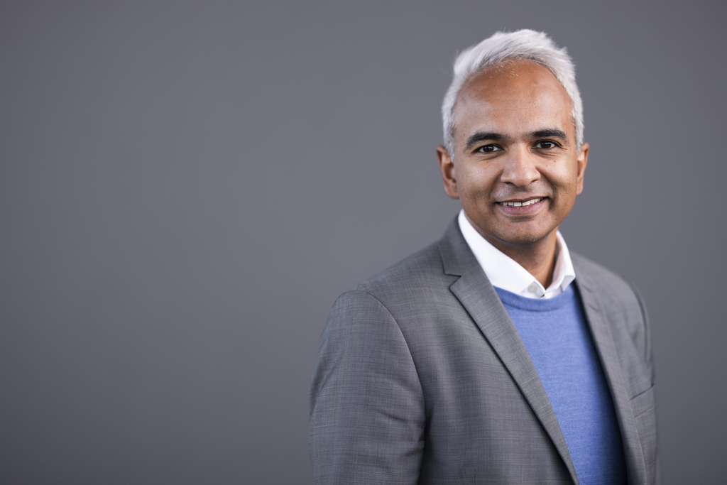 Shiraz Abid, divisjonsdirektør privat