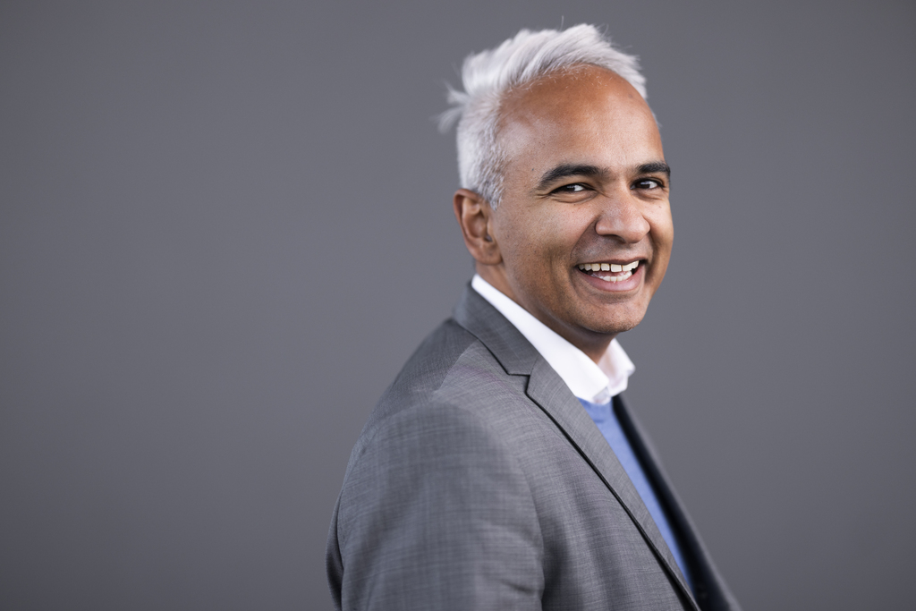 Shiraz Abid, divisjonsdirektør privat