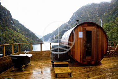 Glamping i Åkrafjorden om høsten