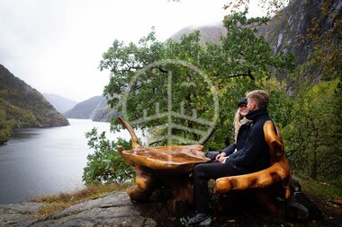 Glamping i Åkrafjorden om høsten