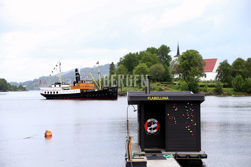Badstuen Flabellina og veteranbåten Oster 