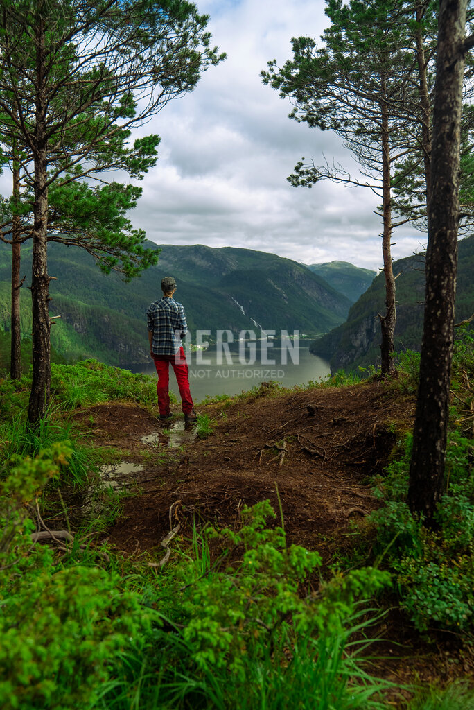 Fjelltur til "Slottet" i Modalen kommune utenfor Bergen