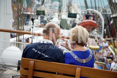 Folk ombord på et skip