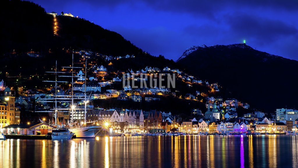 Bryggen, Fløyen og Ulriken om natten