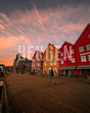 Bryggen i solnedgang