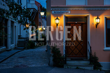 Kveldsstemning i ett av Bergens mange smau