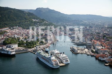 Vågen i Bergen sett fra luften